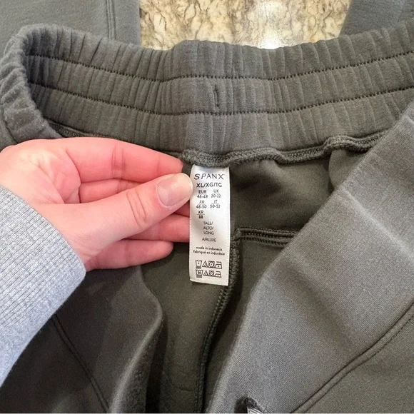 Spanx AirEssentials Wide Leg Pant - Picture 3 of 4